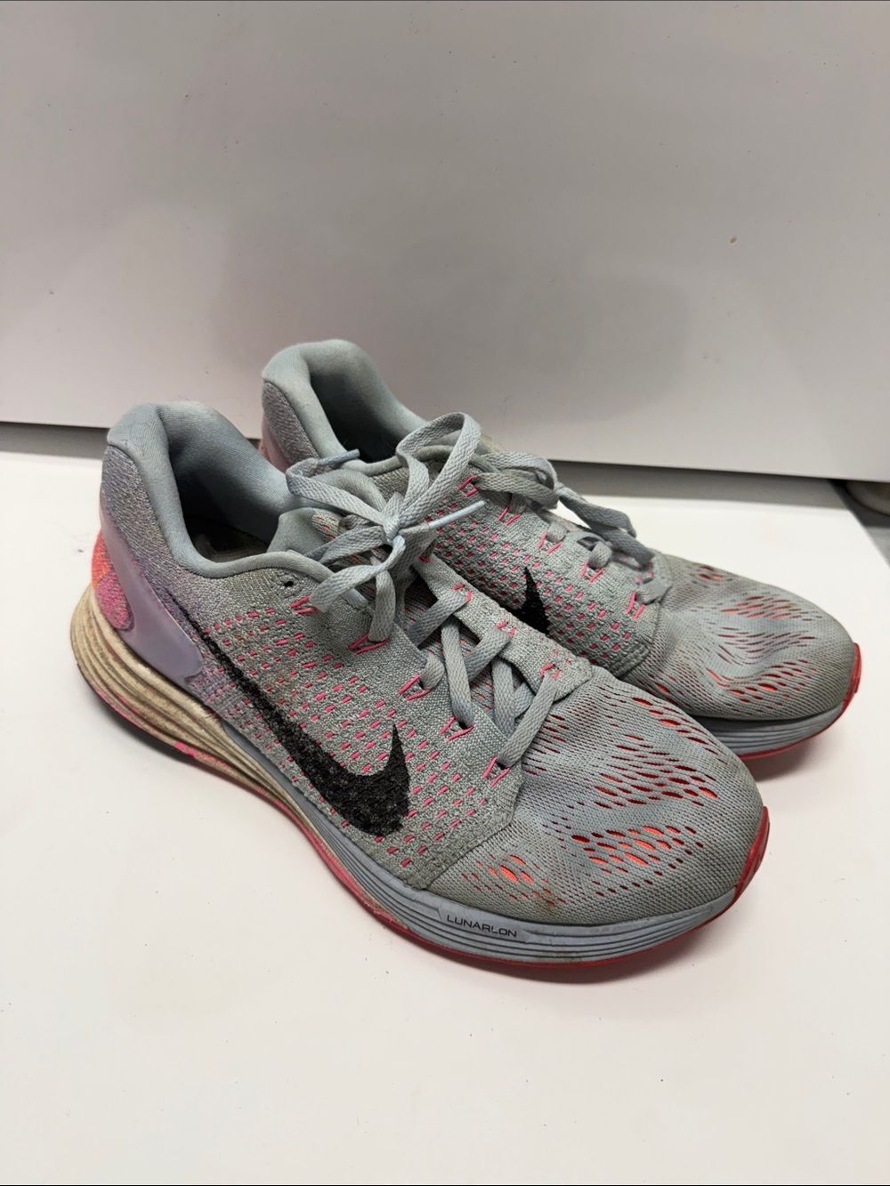 Nike Women's Light Gray & Pink Running Sneakers Size 8